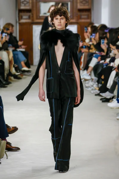 Look 3